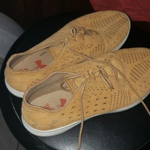 #Underarmour Sneakers size 8